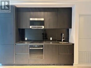 110 Broadway Ave in Toronto, ON - Building Photo - Building Photo