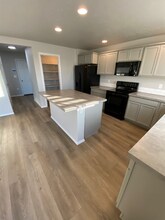 1725 SW Miner St in Mountain Home, ID - Foto de edificio - Building Photo