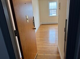 168 Beacon St, Unit 1 in Boston, MA - Building Photo