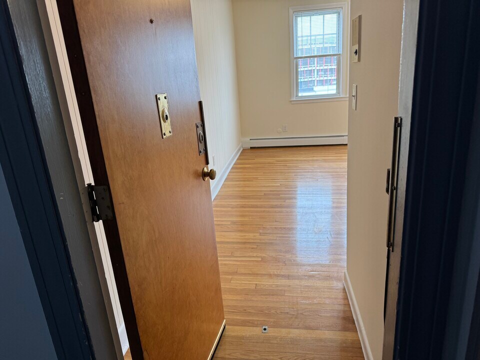 168 Beacon St, Unit 1 in Boston, MA - Foto de edificio