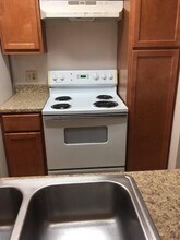 3045 Walnut Bend Ln-Unit -33 in Houston, TX - Foto de edificio - Building Photo