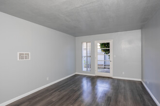 French Quarter Apartments in Anaheim, CA - Building Photo - Interior Photo