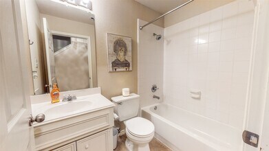 1321 Paige St in Houston, TX - Building Photo - Building Photo