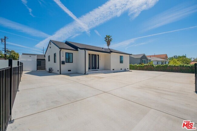 7028 Stansbury Ave in Los Angeles, CA - Building Photo - Building Photo