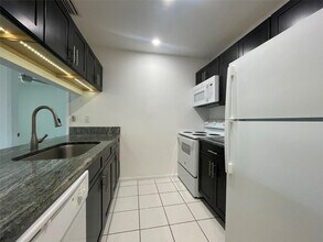 6040 Shaker Wood Cir in Tamarac, FL - Building Photo - Building Photo
