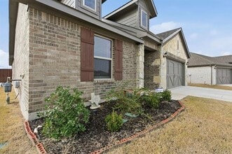 301 Chickasaw Dr in Cleburne, TX - Building Photo - Building Photo