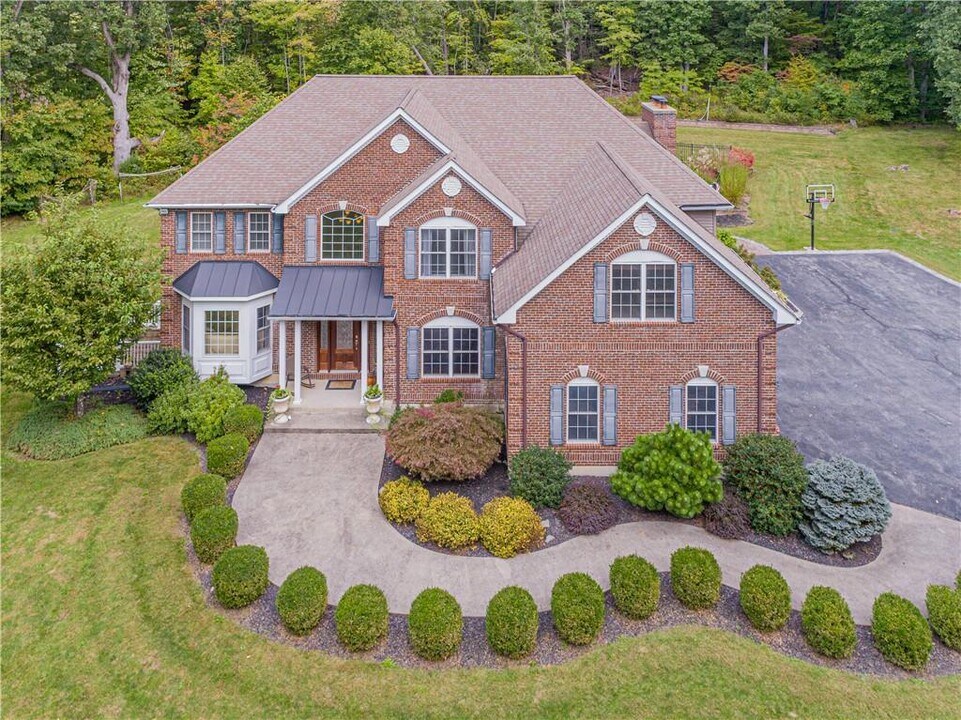 45 Whitetail Rd in Hopewell Junction, NY - Building Photo