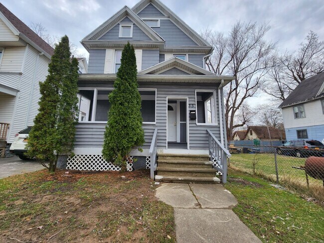 35 Arnett Blvd in Rochester, NY - Building Photo - Building Photo