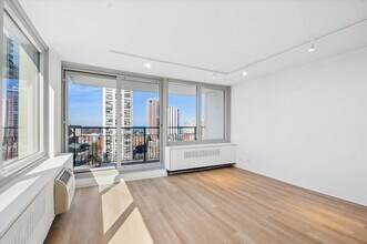 88 W Schiller St in Chicago, IL - Building Photo - Building Photo