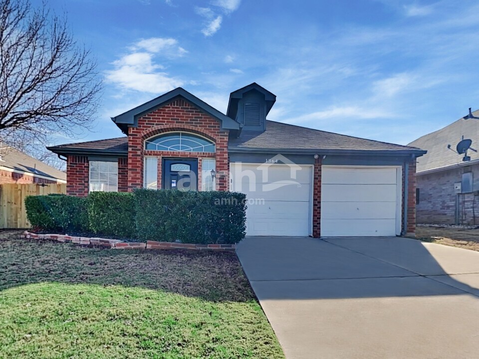 1364 Honeysuckle Ln in Lewisville, TX - Building Photo