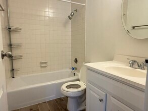 425 Walnut Creek Rd in Lisle, IL - Building Photo - Building Photo