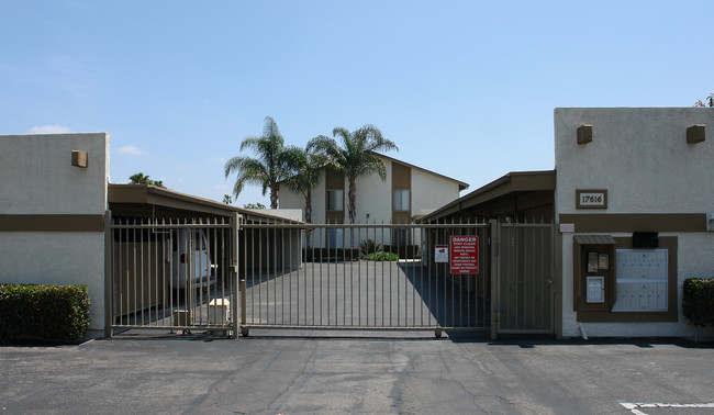 17616 Cameron St in Huntington Beach, CA - Building Photo - Building Photo