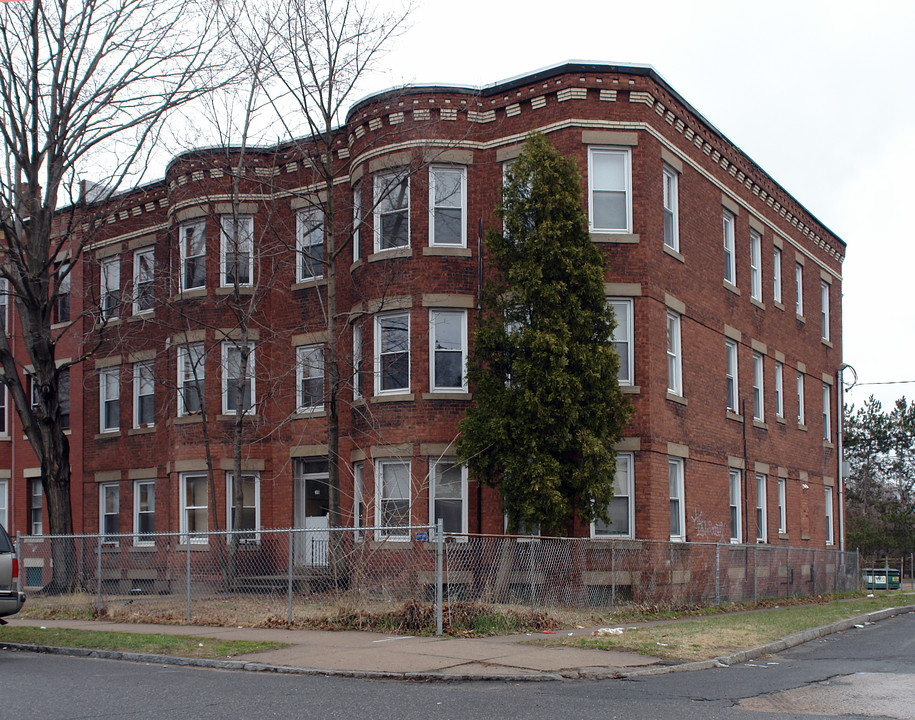 30 St Jerome Ave in Holyoke, MA - Foto de edificio