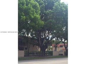 14851 SW 104th St in Miami, FL - Foto de edificio - Building Photo