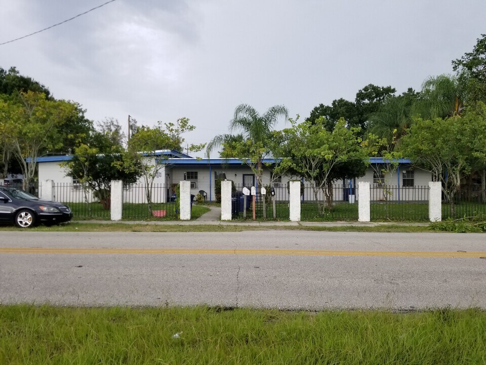 1010 EO Douglas Ave in Sebring, FL - Building Photo
