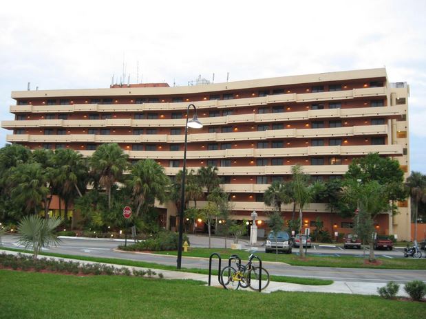 Inverrary Resort in Fort Lauderdale, FL - Building Photo