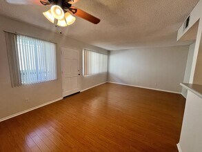 310 E Santa Anita Ave, Unit C in Burbank, CA - Building Photo - Building Photo