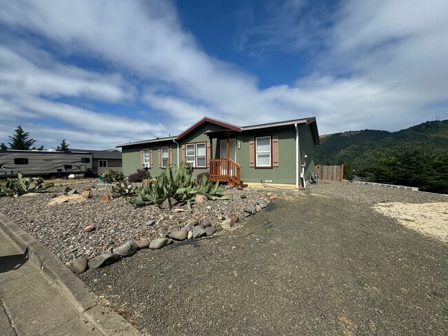 382 Clark St in Myrtle Creek, OR - Building Photo - Building Photo