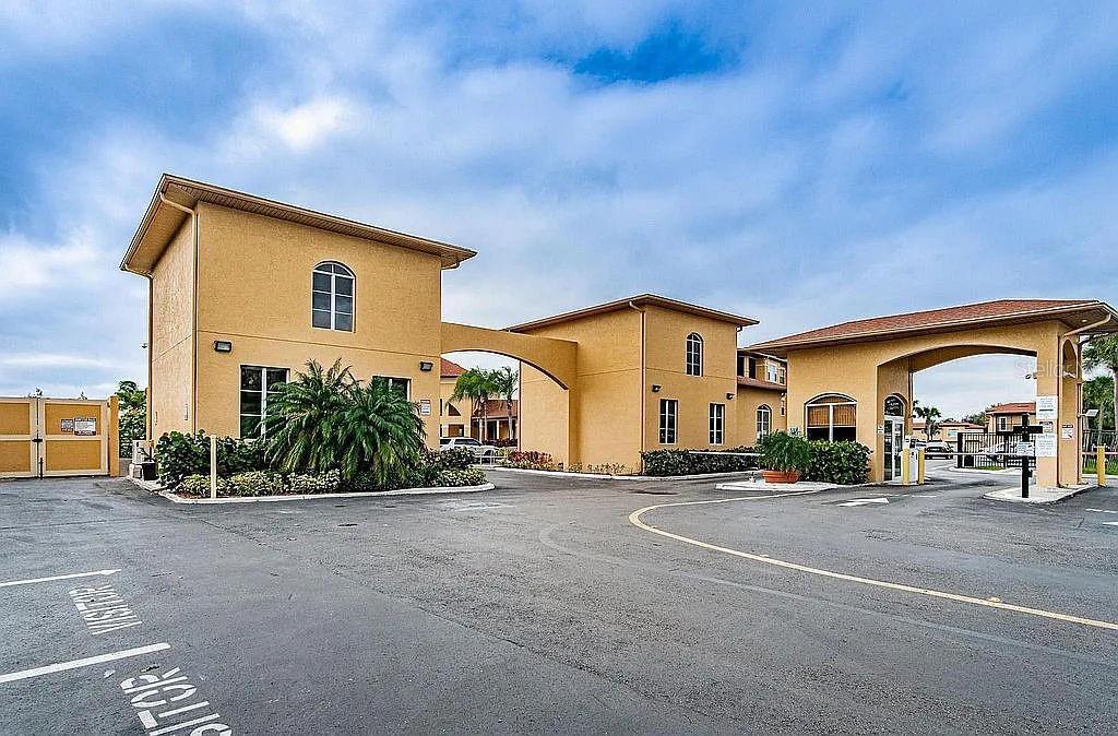 4318 Bayside Village Dr in Tampa, FL - Building Photo