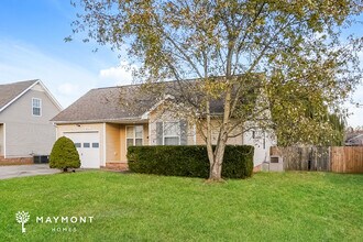 451 Cranklen Cir in Clarksville, TN - Foto de edificio - Building Photo