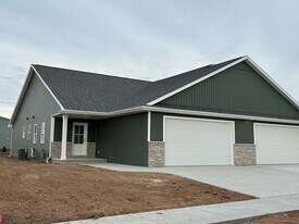 502 Founders Way in Little Chute, WI - Building Photo