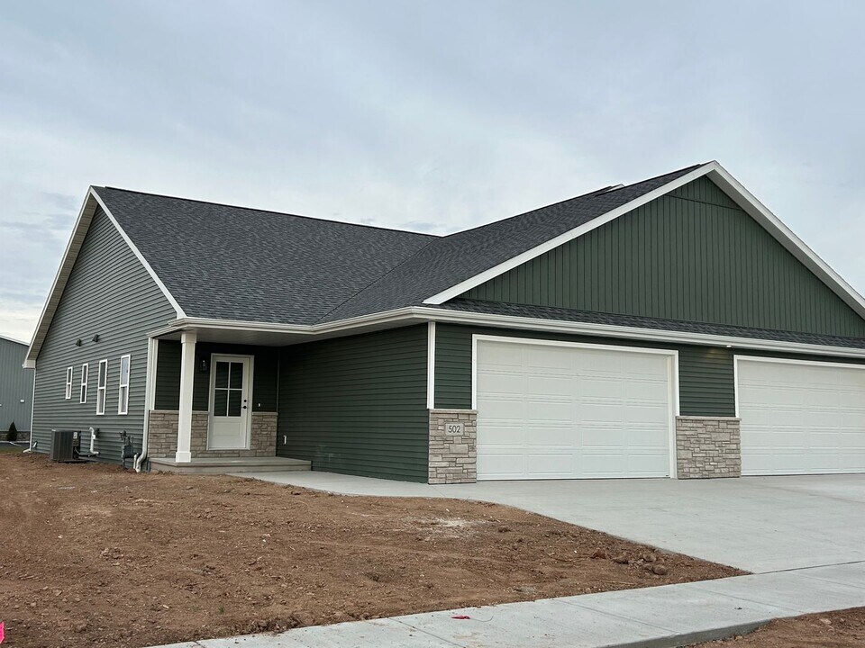 502 Founders Way in Little Chute, WI - Building Photo