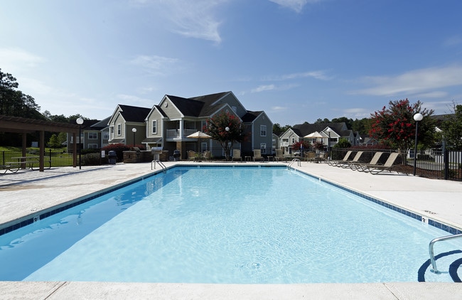 Hawthorne at the Pines in Aberdeen, NC - Foto de edificio - Building Photo