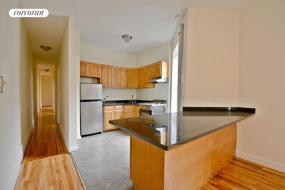 526 W 123rd St in New York, NY - Building Photo