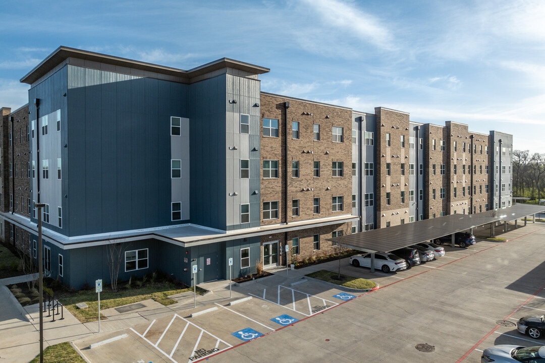 Reserve at Shiloh in Garland, TX - Building Photo