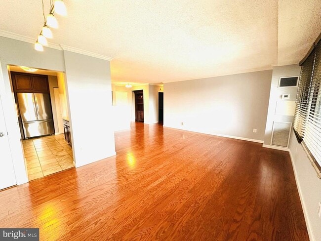 property at 5500 Holmes Run Pkwy