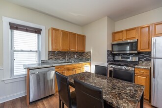 376 Medford St in Somerville, MA - Foto de edificio - Building Photo
