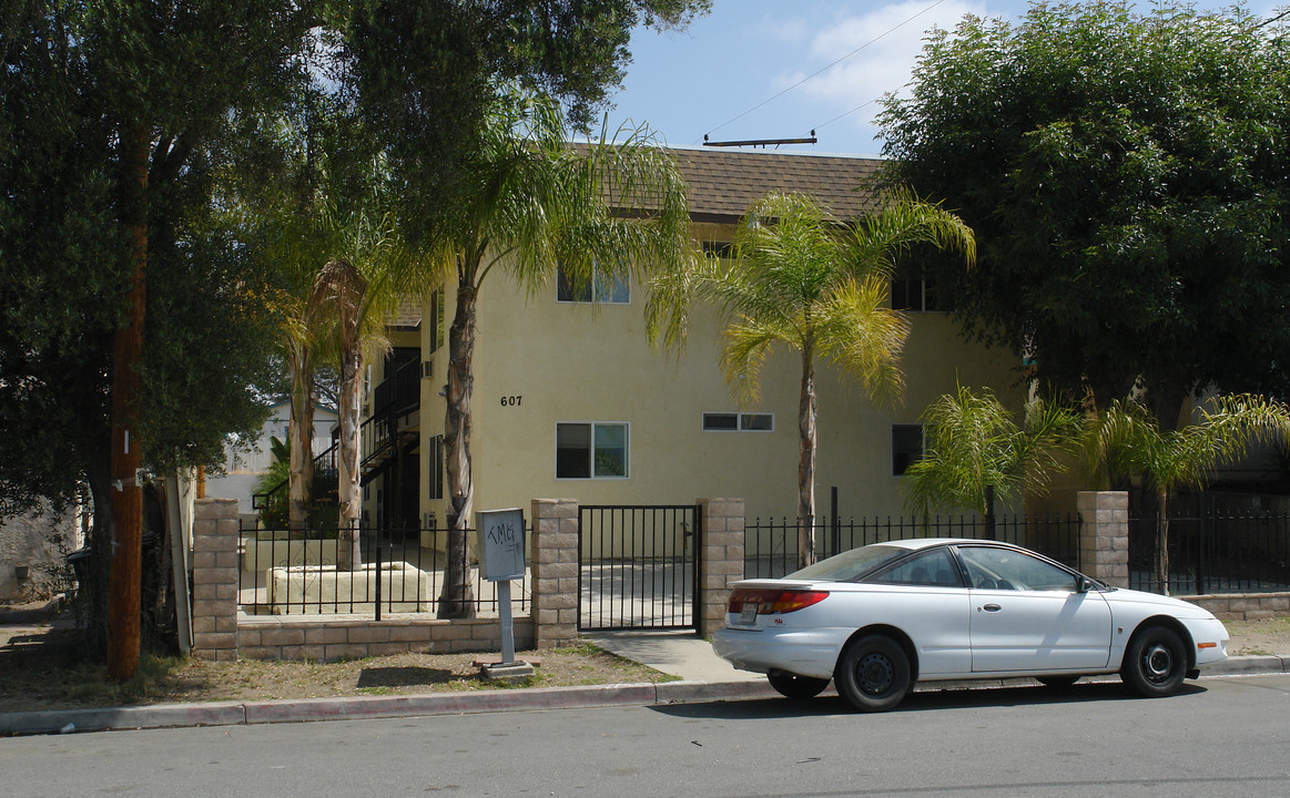 607 W Limited St in Lake Elsinore, CA - Building Photo