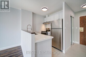 135 Maitland St in Toronto, ON - Building Photo - Building Photo