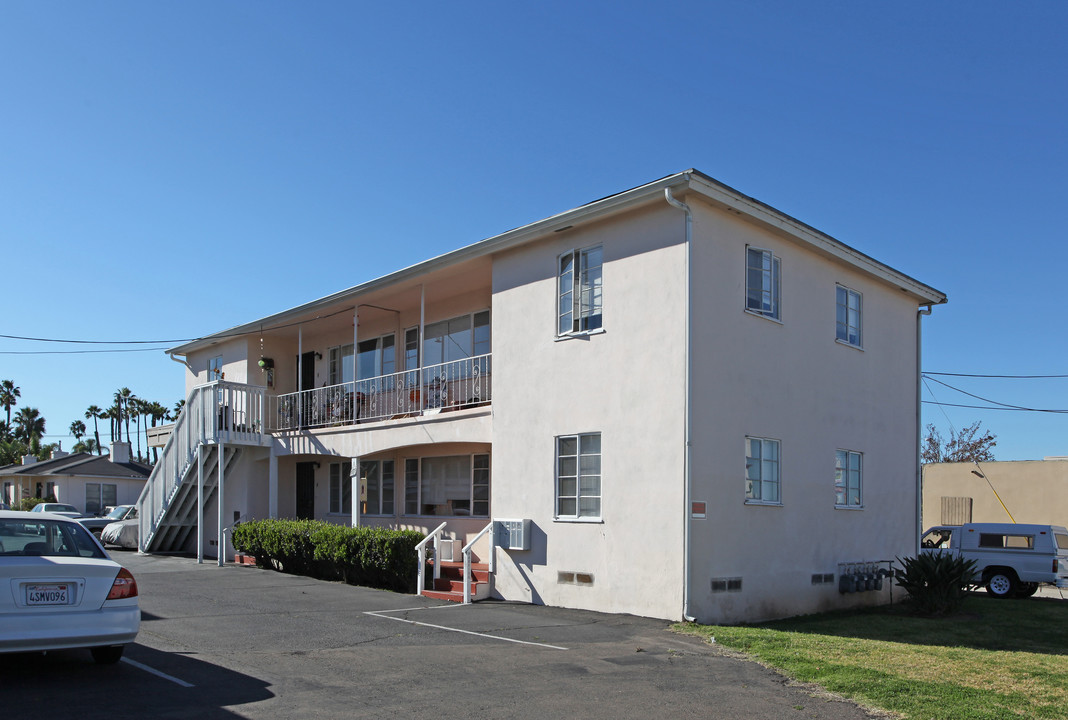 216 Glover Ave in Chula Vista, CA - Foto de edificio