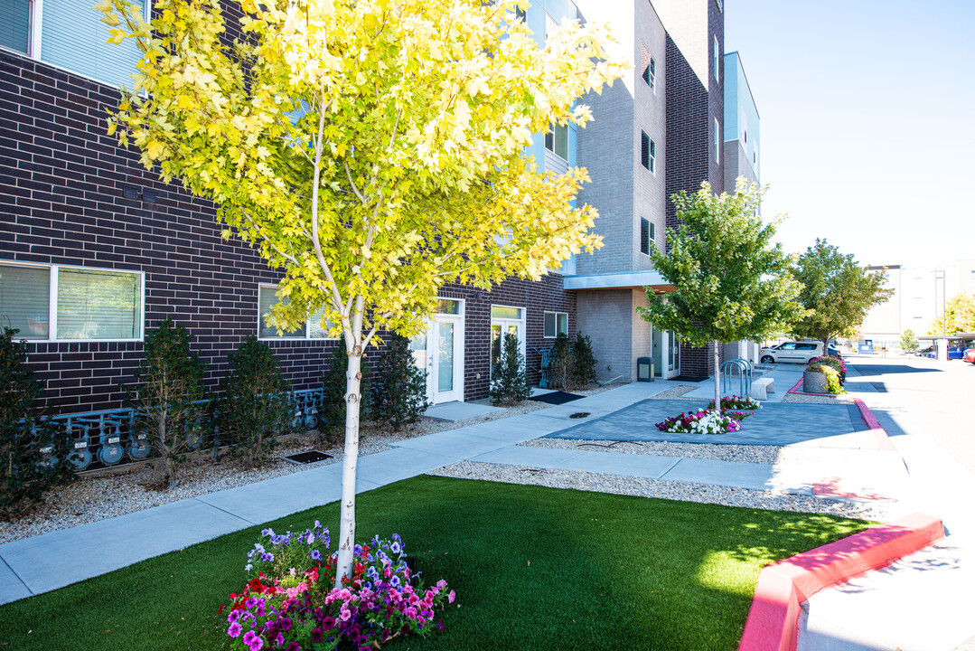 West Station Apartments in Salt Lake City, UT - Foto de edificio