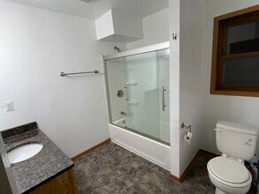 329 W Main St in Marshall, WI - Foto de edificio - Building Photo