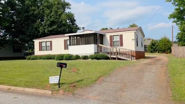 108 Saxon Dr