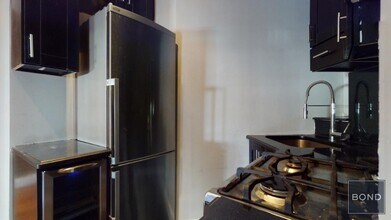724 Tenth Avenue in New York, NY - Building Photo - Building Photo