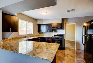 28 on Thomas in Phoenix, AZ - Building Photo - Interior Photo