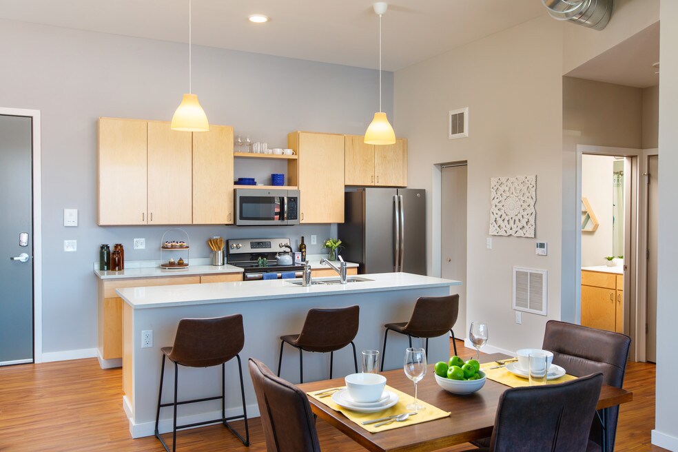 Presque Isle Place Apartments and Nearby Marquette Apartments For Rent