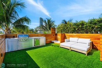 361 Jefferson Ave in Miami Beach, FL - Foto de edificio - Building Photo