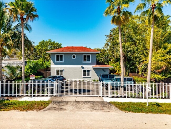 1323 NE 5th Ave in Fort Lauderdale, FL - Building Photo - Building Photo