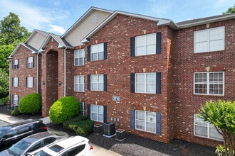 Cotswold Park in Greensboro, NC - Building Photo - Building Photo