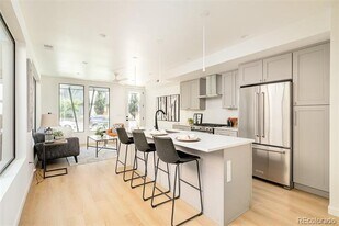 267 S Jackson St in Denver, CO - Building Photo