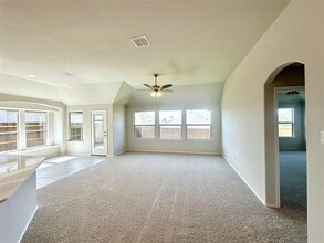 912 Madeline Ln in Cleburne, TX - Foto de edificio - Building Photo