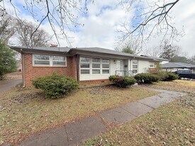 2106 NW Sullivan Rd in Huntsville, AL - Building Photo