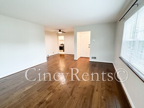 6239 Crestview Plz, Unit 2 in Cincinnati, OH - Building Photo - Building Photo