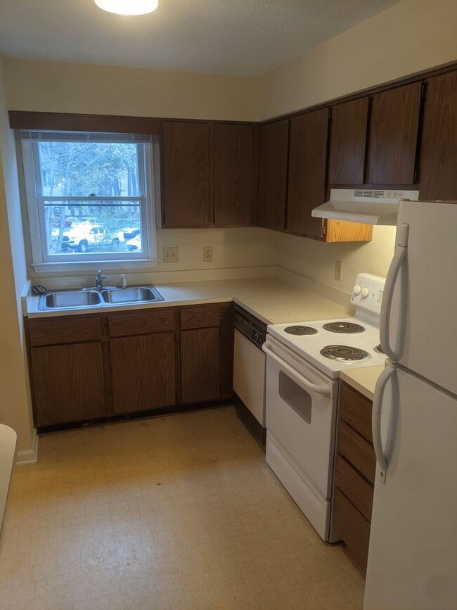 109 Weatherstone Dr in Chapel Hill, NC - Building Photo - Building Photo