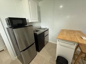 231 W 41st St in Hialeah, FL - Building Photo - Building Photo