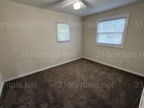 3141 E Glen Oaks Dr in Wichita, KS - Building Photo - Building Photo